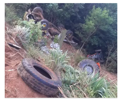 Imagem de compartilhamento para o artigo Caminhão capota e casal é arremessado de veículo em Rio Verde da MS Todo dia